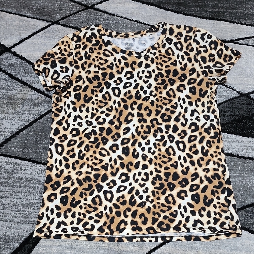 VS PINK 2019 LEOPARD PRINT SHORT-SLEEVE TEE-SHIRT